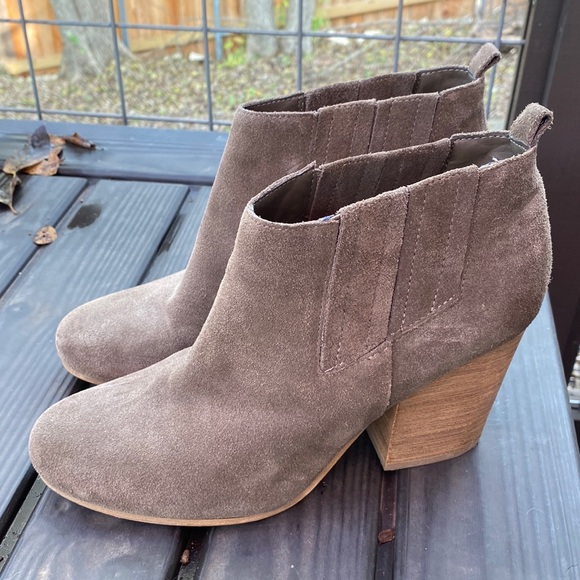 Crown Vintage suede ankle booties